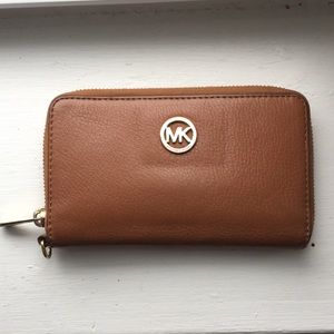 Michael Kors Jet Set Zip Around Wristlet